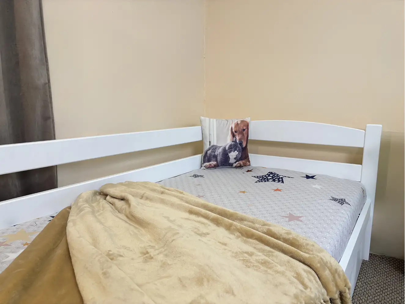 Детская кровать с бортиком Лилу (бук) Белый