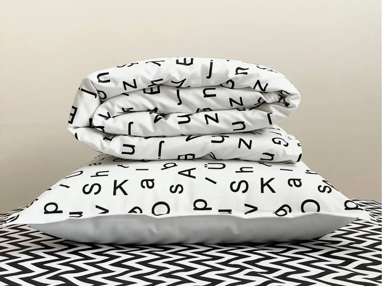 Комплект постельного белья Буквы черные Комплект постельного белья Буквы черные