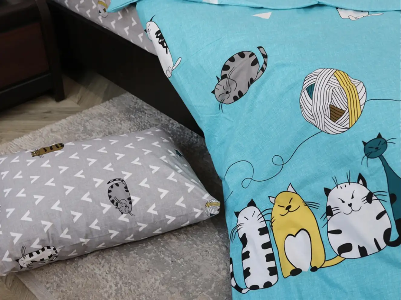 Полуторний набір постільної білизни Котики сині 150x220 з Бязі Gold