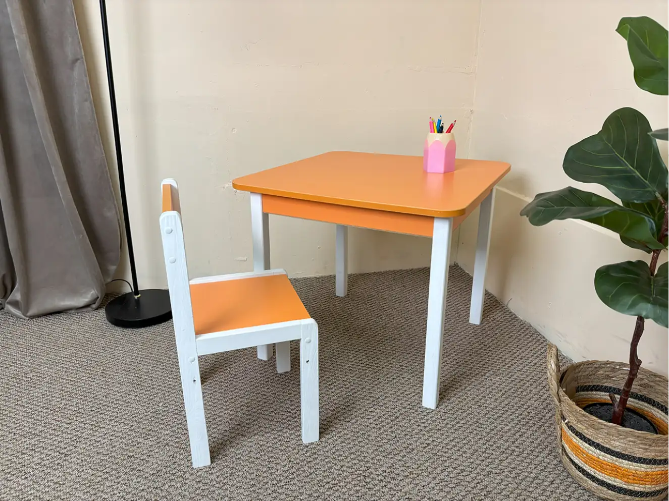 Комплект детский столик и стульчик Комплект детский столик и стульчик