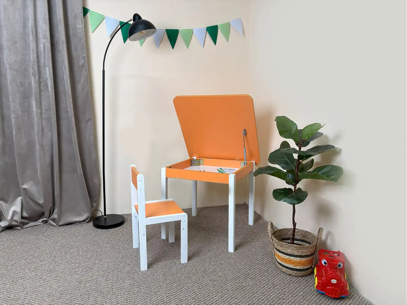 Комплект детский столик и стульчик Комплект детский столик и стульчик