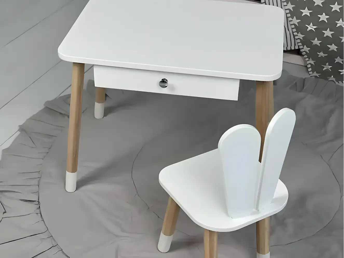 Комплект столик с ящиком и стульчик зайчик белый 