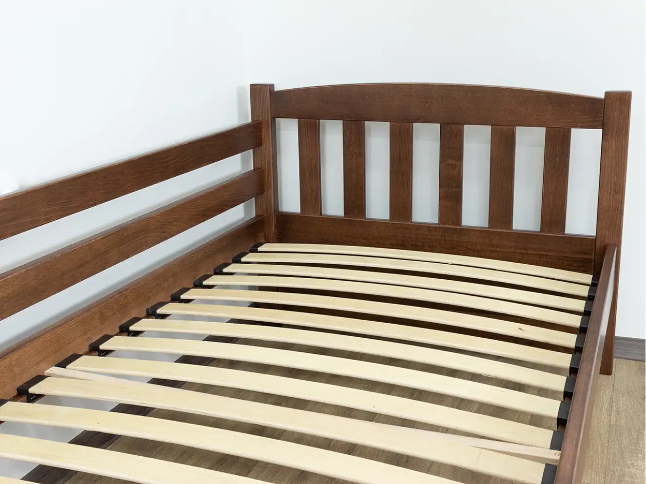 Детская кровать с дерева Немо (бук) 