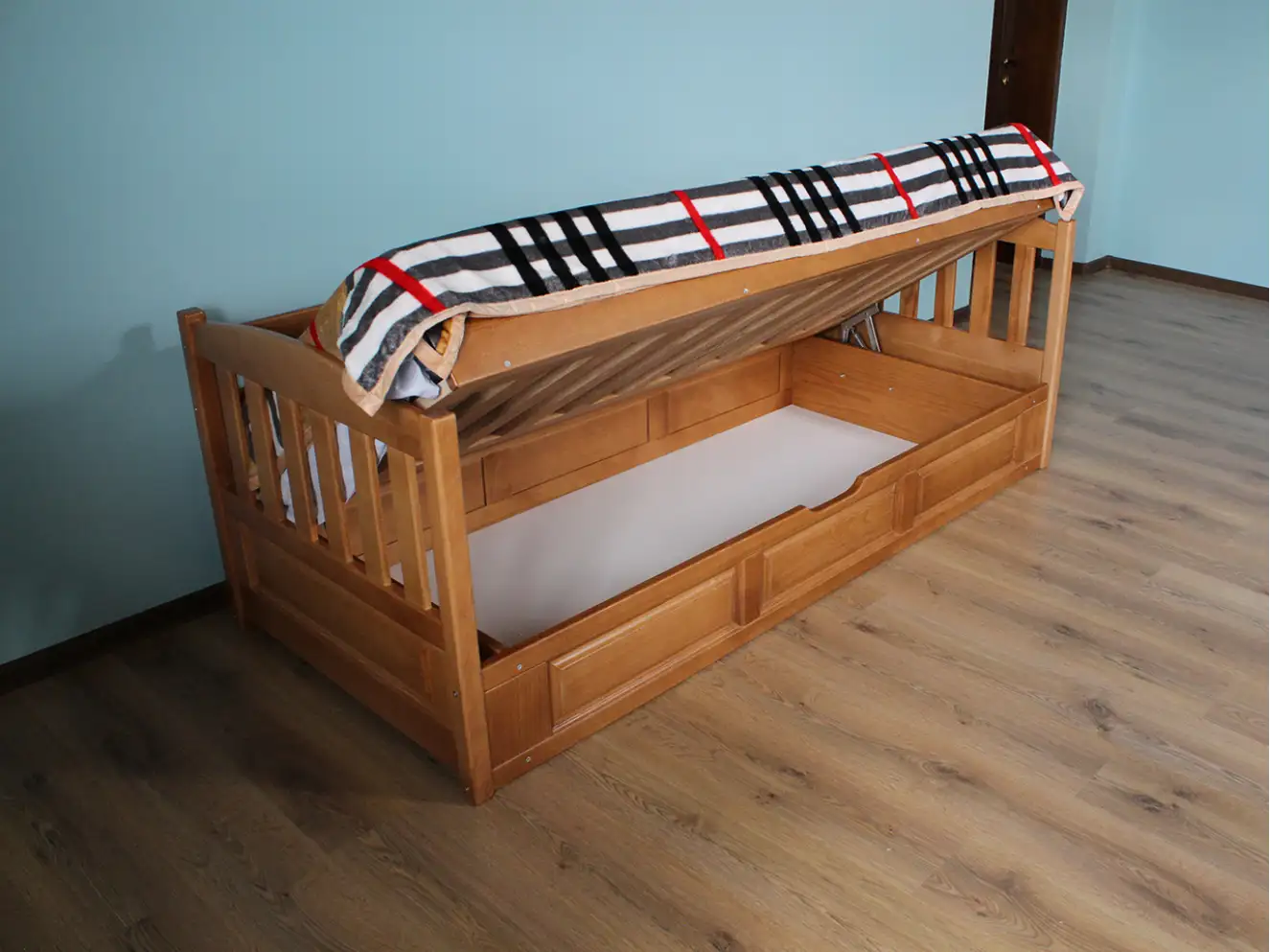 Детская кровать с дерева Немо (бук) 