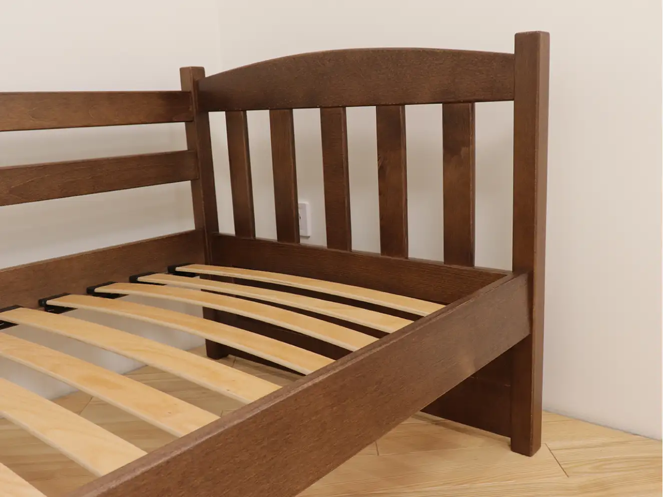 Детская кровать с дерева Немо (бук) 