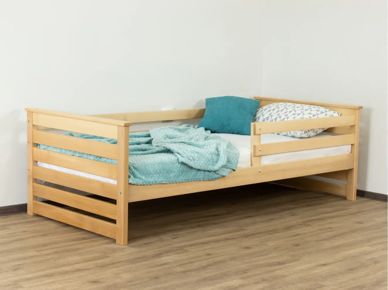Детская кровать с дерева Телесик (бук) 