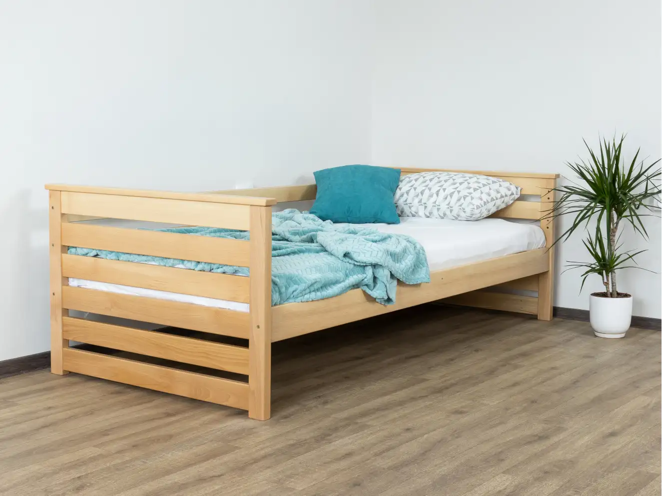 Детская кровать с дерева Телесик (бук) 