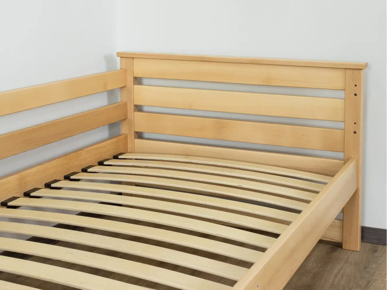 Детская кровать с дерева Телесик (бук) 