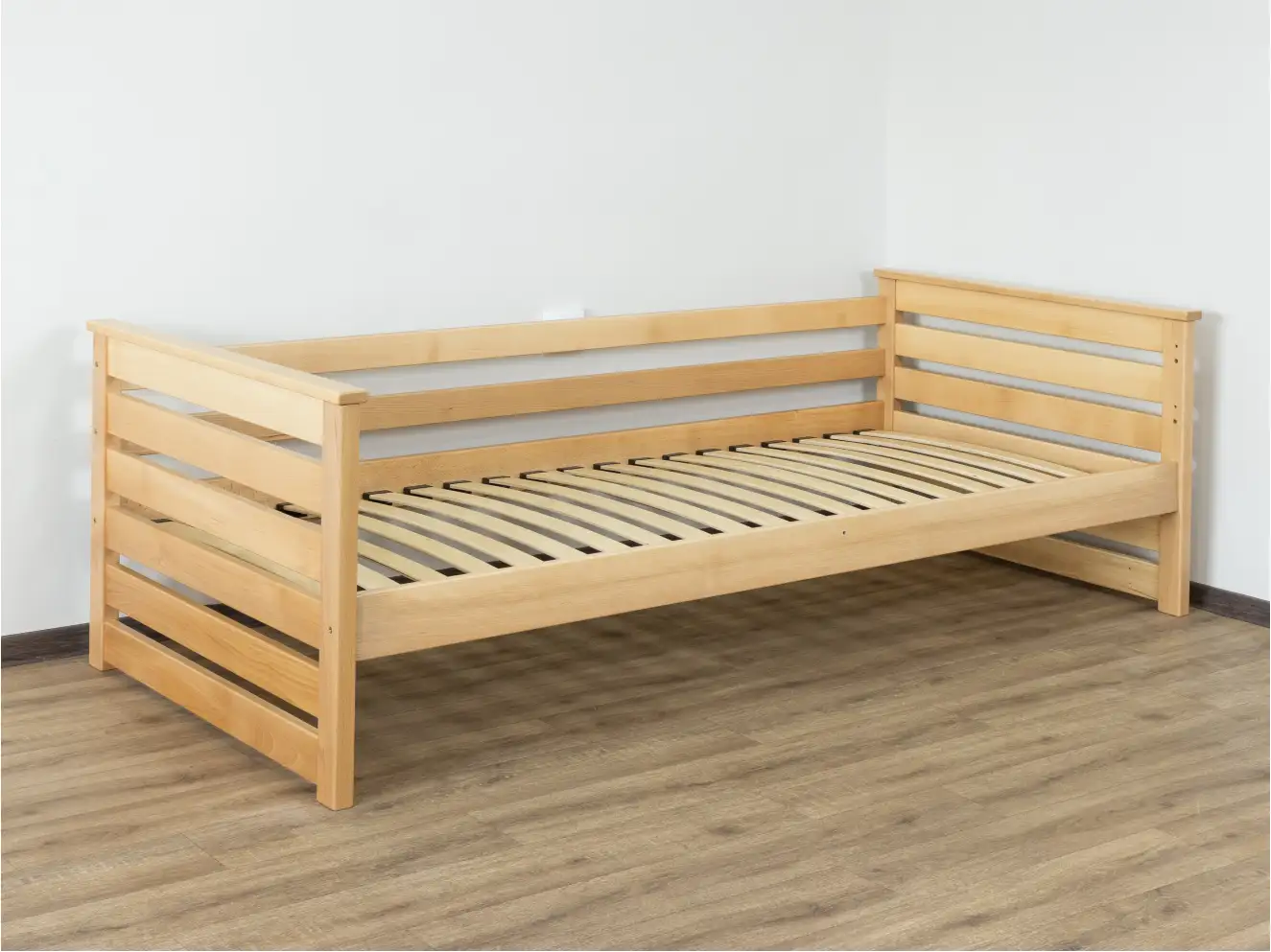 Детская кровать с дерева Телесик (бук) 