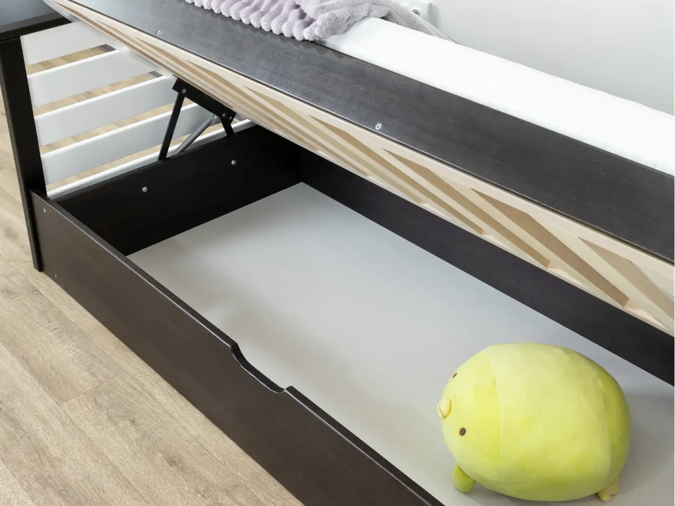 Детская кровать с дерева Телесик (бук) 