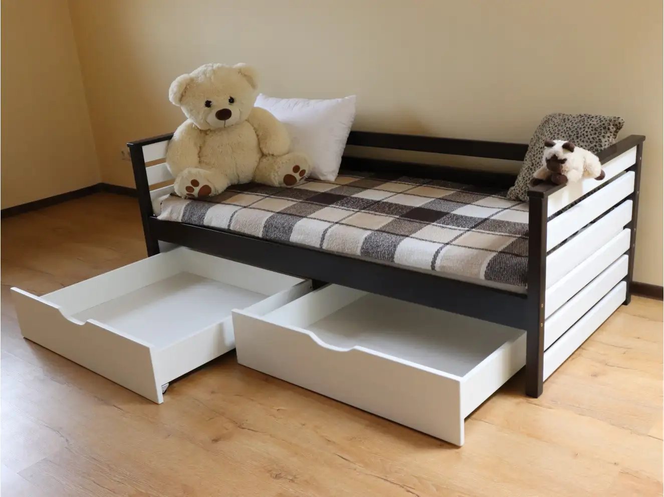 Детская кровать с дерева Телесик (бук) 