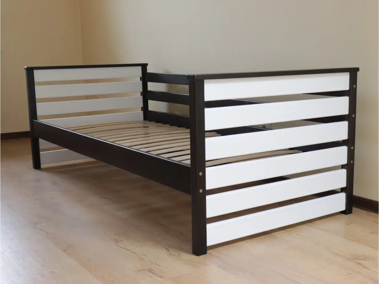 Детская кровать с дерева Телесик (бук) 