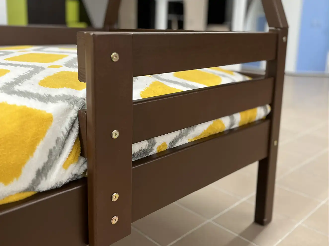 Детская кровать домик с дерева Гаппи (тонированный)