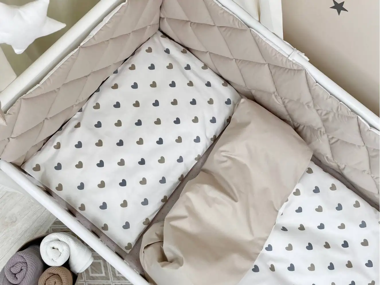 Комплект постельного белья Baby Mix Серо-бежевые сердечки Комплект постельного белья Baby Mix Серо-бежевые сердечки