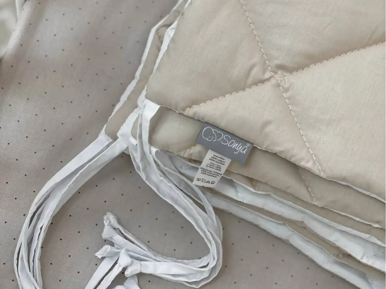 Комплект постельного белья Baby Mix Серо-бежевые сердечки Комплект постельного белья Baby Mix Серо-бежевые сердечки